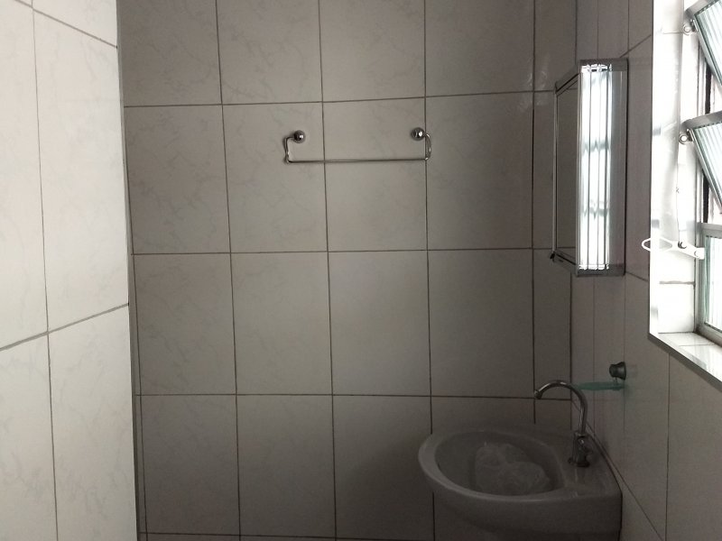 Casa à venda Jardim Utinga com 162m² e 3 quartos por R$ 450.000 - 132362653-1-banheiro.jpg
