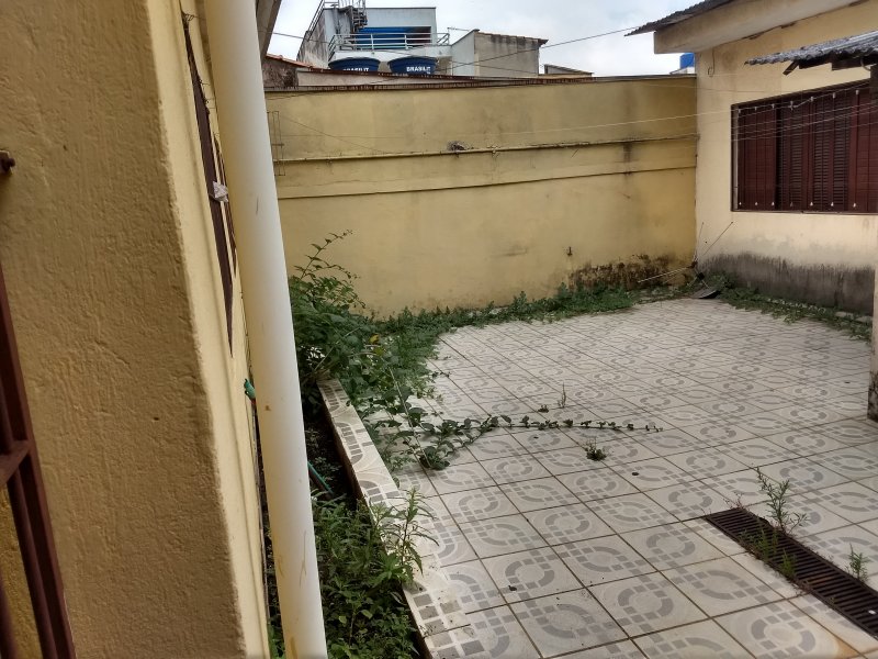 Casa à venda Jardim Utinga com 162m² e 3 quartos por R$ 450.000 - 276616179-2-quintal.jpg