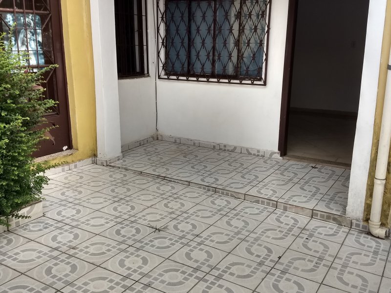 Casa à venda Jardim Utinga com 162m² e 3 quartos por R$ 450.000 - 742861184-1-fachada-2.jpg