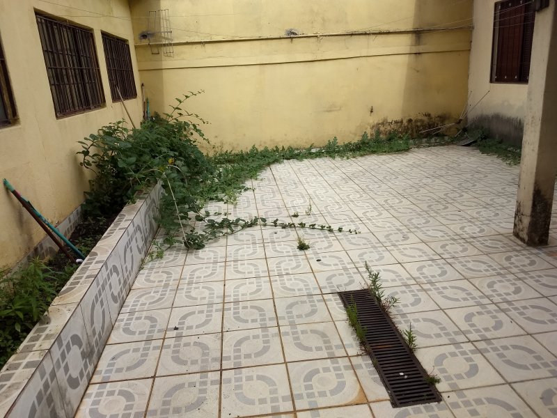 Casa à venda Jardim Utinga com 162m² e 3 quartos por R$ 450.000 - 811662784-2-quintal-2.jpg