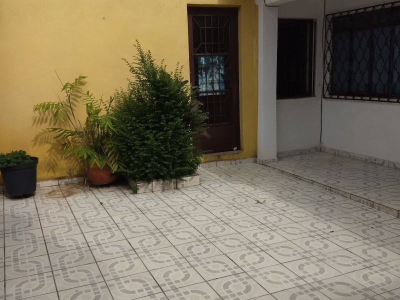 Casa à venda Jardim Utinga com 162m² e 3 quartos por R$ 450.000 - 9919382-1-quintal.jpg