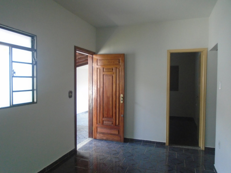 Casa à venda Santa Mônica com 200m² e 3 quartos por R$ 350.000 - img-20210206-wa0008.jpg