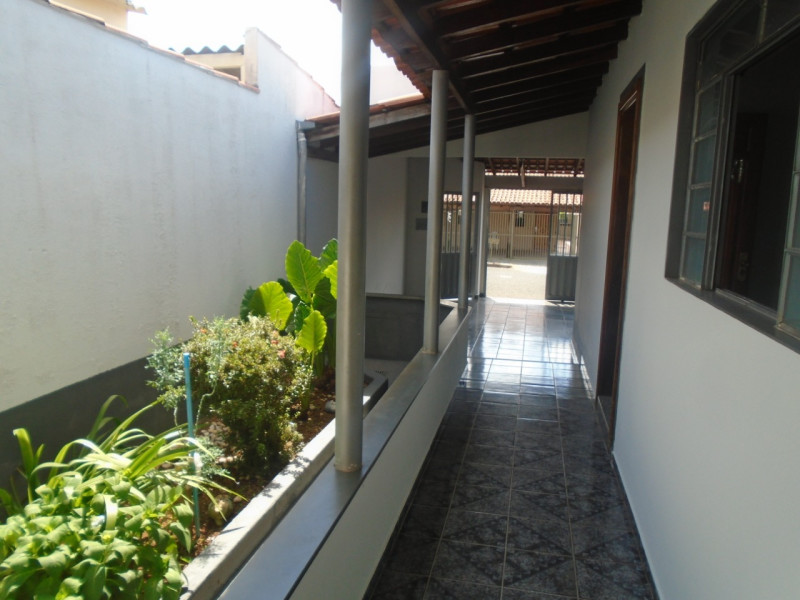Casa à venda Santa Mônica com 200m² e 3 quartos por R$ 350.000 - img-20210206-wa0024.jpg