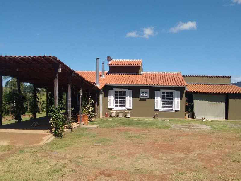 Chácara à venda Parque do Lago com 24m² e 3 quartos por R$ 890.000 - 1054317124-img-20190126-111115721.jpg