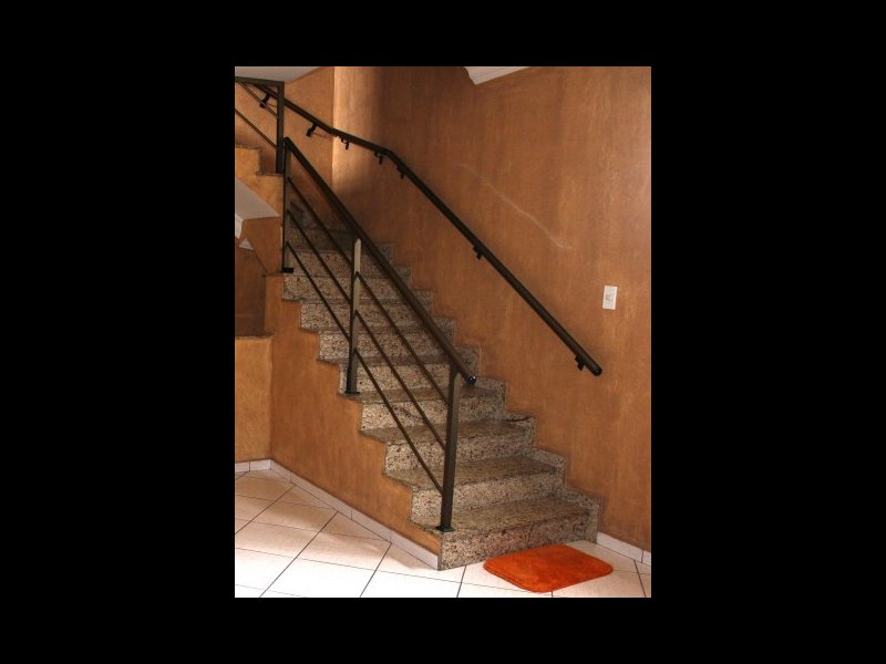 Casa à venda Vila Vivaldi com 350m² e 4 quartos por R$ 650.000 - 518353611-escada-02.jpg