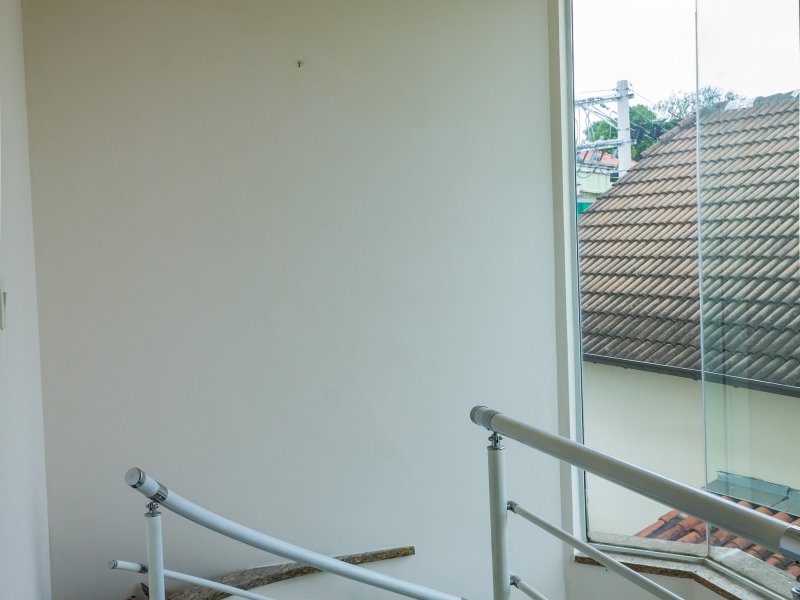 Casa à venda Jardim São Paulo com 224m² e 3 quartos por R$ 1.250.000 - 1128033424-escada-corredor-2.jpg