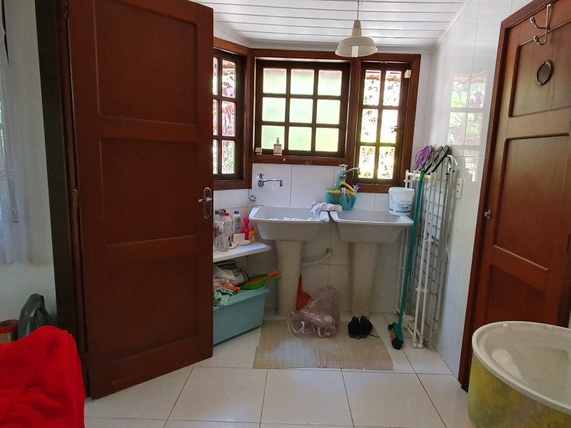 Casa à venda Itaipava com 390m² e 3 quartos por R$ 1.500.000 - 1193305123-11-lavanderia.jpg