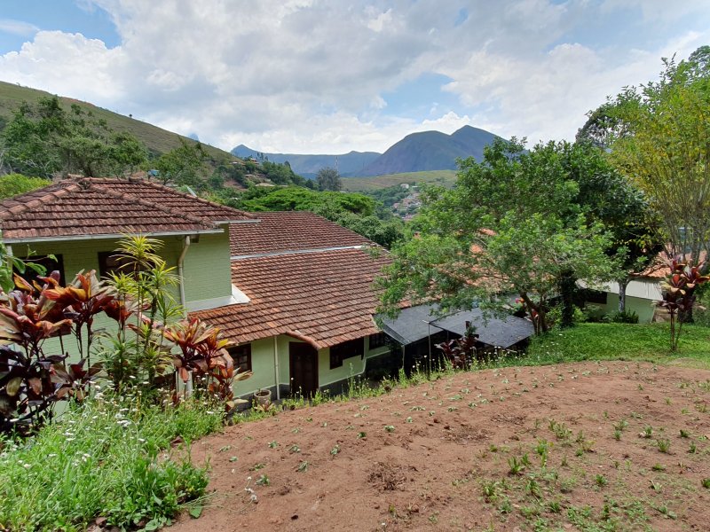 Casa à venda Itaipava com 390m² e 3 quartos por R$ 1.500.000 - 713308451-32-visata-do-alto-do-terreno.jpg