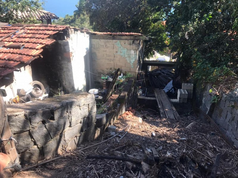 Terreno à venda Praia do Pinto  com 700m² e  quartos por R$ 10.000 - 1618649393-e7cf9f75-575d-4b11-8d8e-8a89c8a044dc.jpeg
