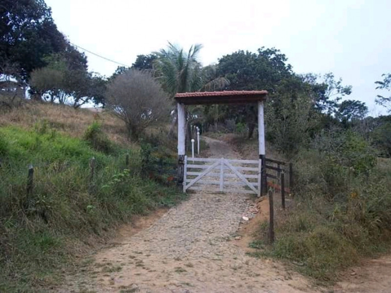 Chácara à venda Carangola com 400m² e 3 quartos por R$ 130.000 - 1637815303-fb-img-16123893483037003.jpg