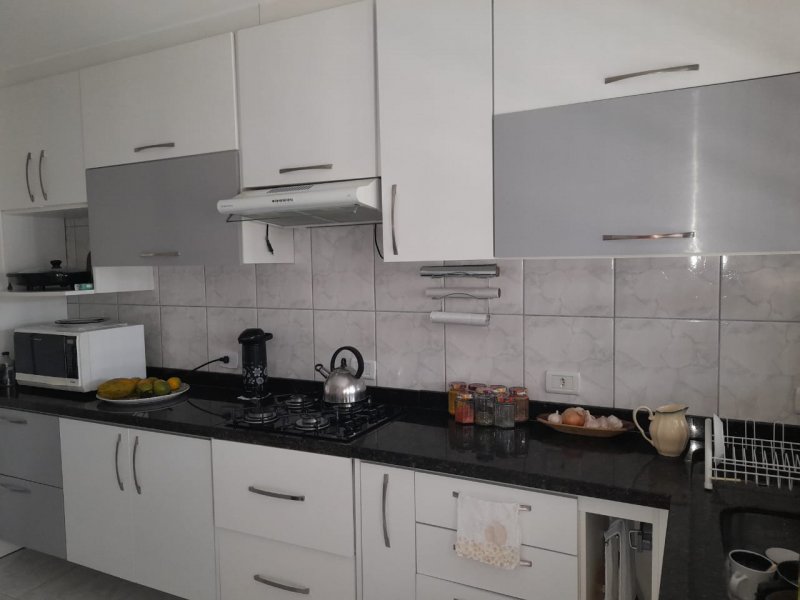 Casa à venda Jardim Amelia com 208m² e 3 quartos por R$ 550.000 - 1212495252-cozinha-1.jpeg