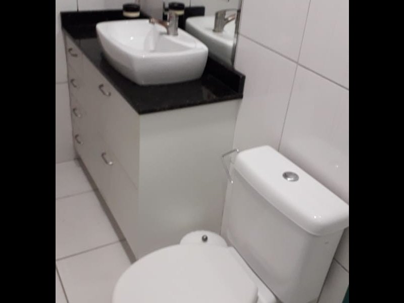 Casa à venda Jardim Amelia com 208m² e 3 quartos por R$ 550.000 - 1689993022-banheiro-2.jpeg