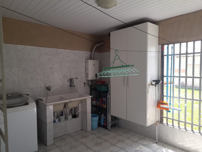 Casa à venda Jardim Amelia com 208m² e 3 quartos por R$ 550.000 - 2107825548-lavanderia.jpeg