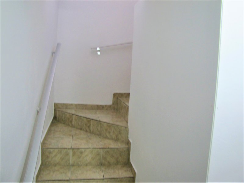 Casa à venda Jardim Santa Terezinha com 110m² e 4 quartos por R$ 498.000 - 994220627-13-escada.JPG