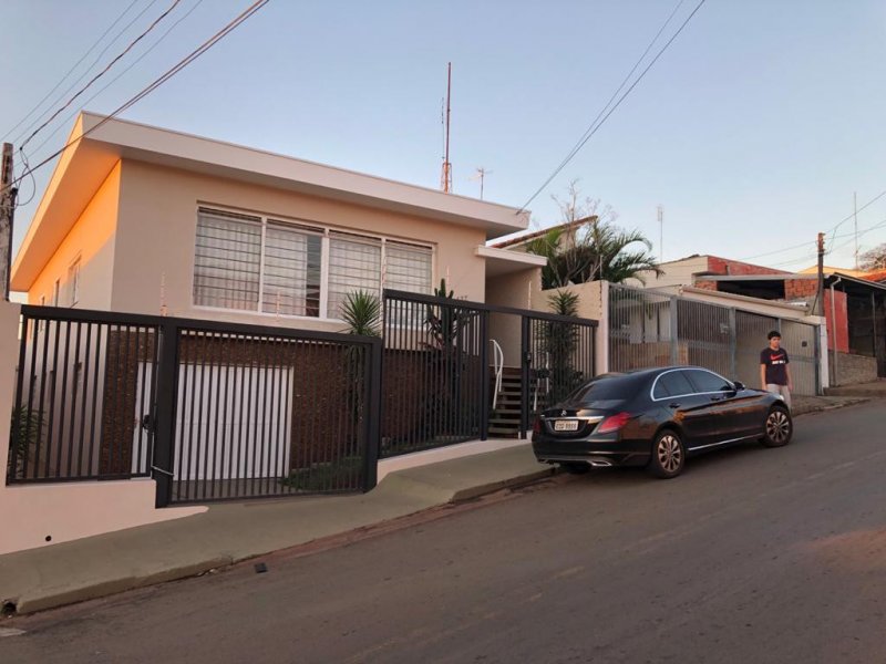 Casa à venda Jardim Dona Nicota de Barros com 211m² e 3 quartos por R$ 490.000 - 175936365-c635610a-8c0e-4fc1-92c6-48cd118e26f8.jpeg