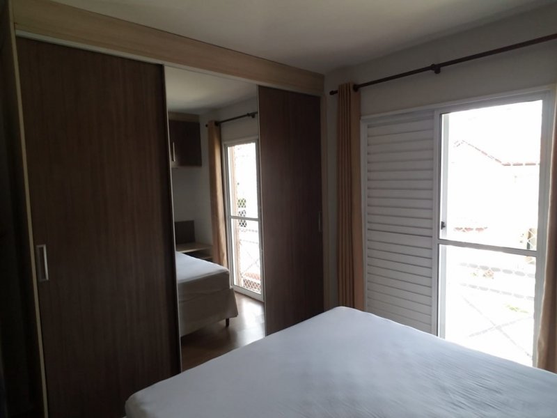Casa de condomínio à venda Jardim Celia com 70m² e 2 quartos por R$ 350.000 - 2067750709-quarto-casal-armario-janela.jpeg