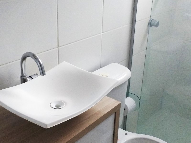 Apartamento à venda Vila Mariana com 46m² e 2 quartos por R$ 170.000 - 494239465-banheiro.jpg