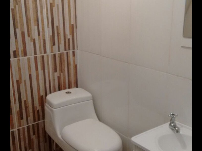 Apartamento à venda Centro  com 35m² e 1 quarto por R$ 110.000 - 2027486027-6-banheiro.jpeg