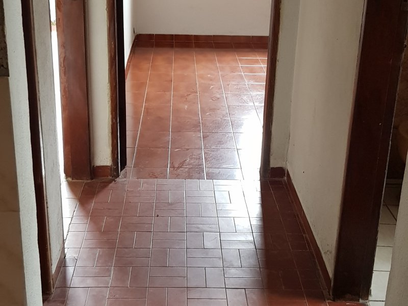 Casa à venda Vila São Judas Tadeu com 300m² e 3 quartos por R$ 150.000 - 1056019142-7-corredor.jpg