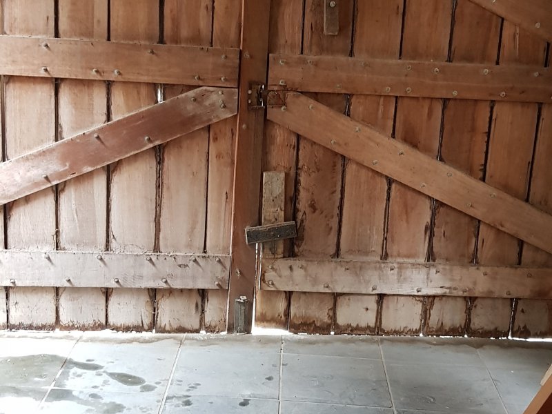 Casa à venda Vila São Judas Tadeu com 300m² e 3 quartos por R$ 150.000 - 1748253037-8-garagem.jpg