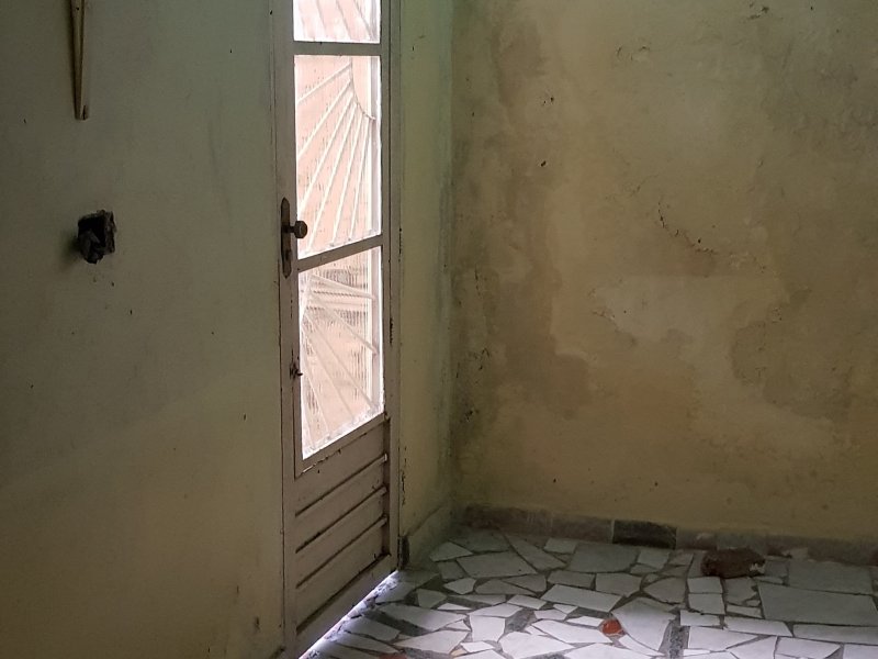 Casa à venda Vila São Judas Tadeu com 300m² e 3 quartos por R$ 150.000 - 2014108774-9-entrada-superior.jpg