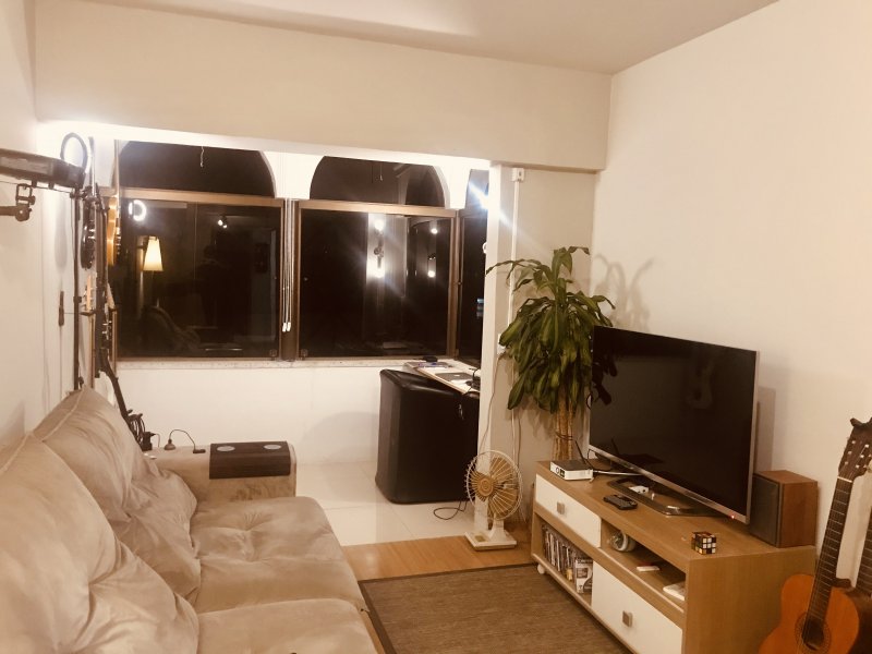 Apartamento à venda Cidade Baixa com 57m² e 2 quartos por R$ 340.000 - 1407526346-sala-4.jpg
