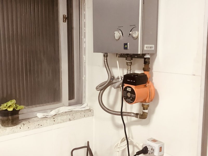 Apartamento à venda Cidade Baixa com 57m² e 2 quartos por R$ 340.000 - 1482666917-aquecedor-com-pressurizador.jpg