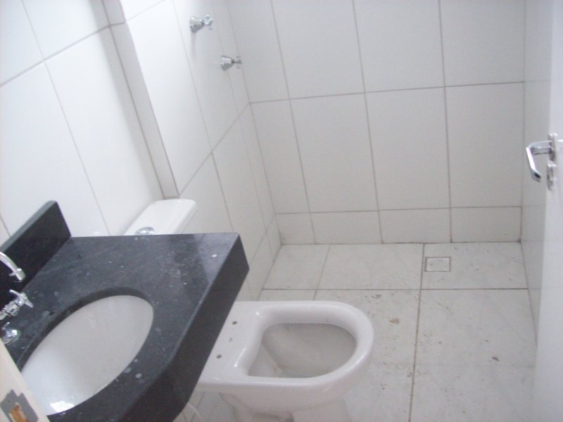 Apartamento à venda Camargos com 60m² e 2 quartos por R$ 180.000 - 1521246448-08-banheiro.jpg