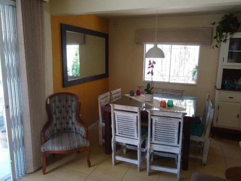 Casa à venda Ingleses do Rio Vermelho com 157m² e 3 quartos por R$ 590.000 - 1552129629-d24f1719-514f-4a54-ba1a-f531c039f5c0.jpeg