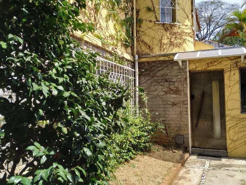 Casa à venda Sumaré com 330m² e 4 quartos por R$ 3.500 - 1022685444-lateralentrada.jpg