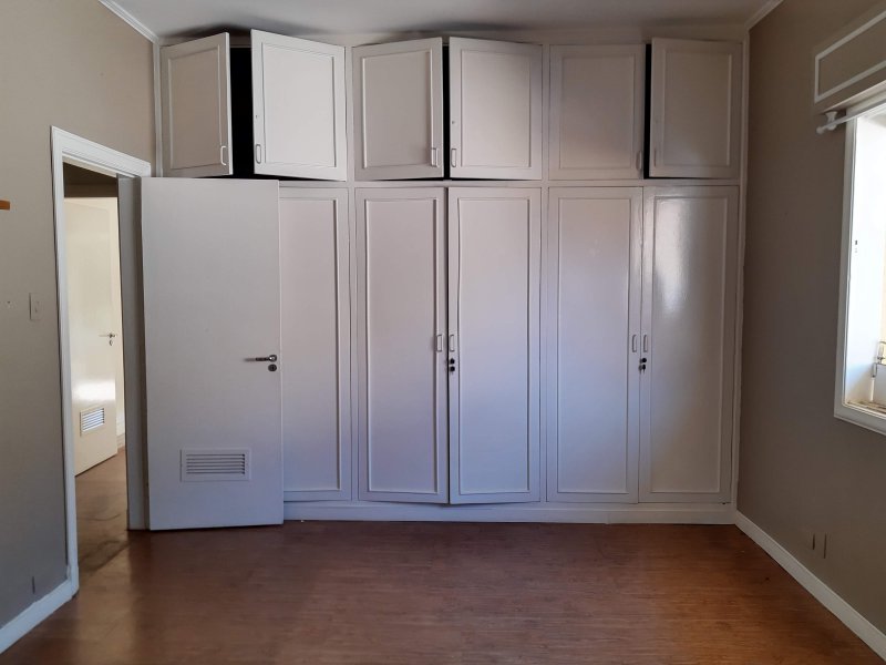 Casa à venda Sumaré com 330m² e 4 quartos por R$ 3.500 - 388892746-sala-9-armarios.jpg