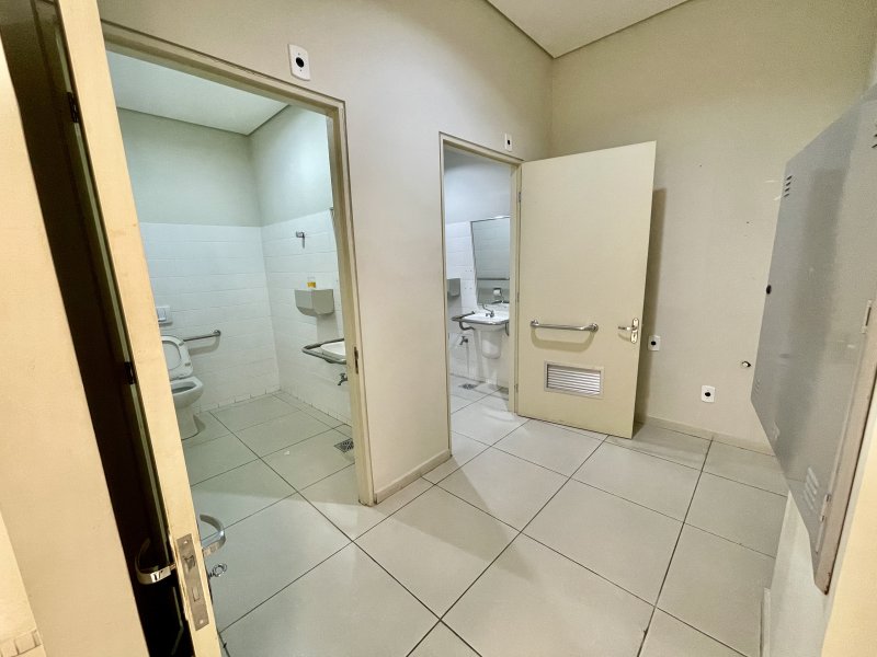 Comercial para alugar Centro com 250m² e 1 quarto por R$ 21.000 - 1678914961-07-img-7052.JPG