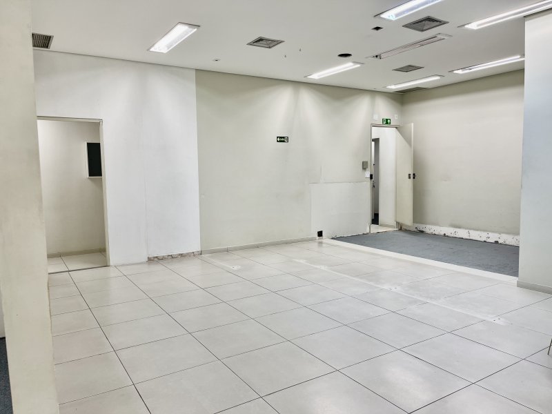 Comercial para alugar Centro com 250m² e 1 quarto por R$ 21.000 - 736876297-10-img-7057.JPG