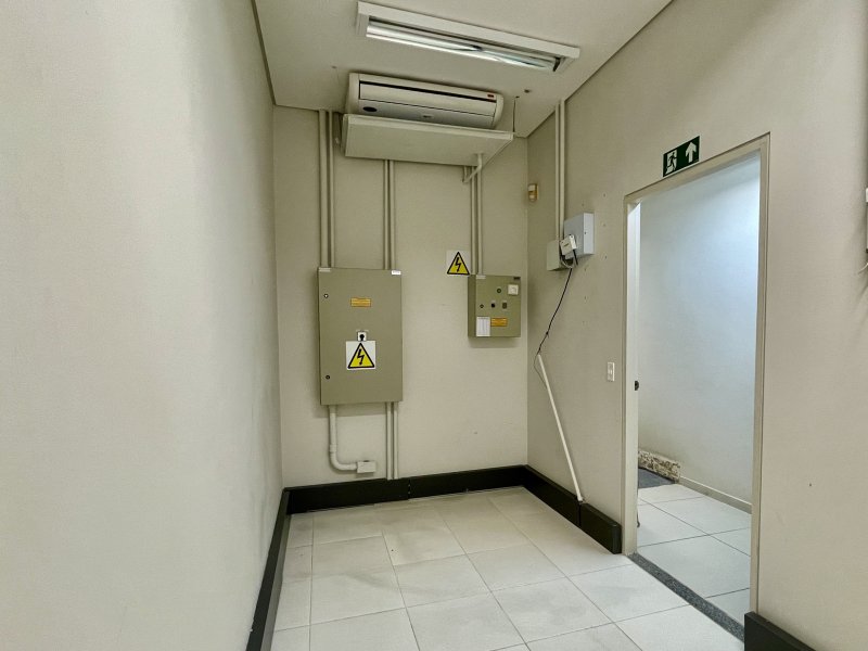 Comercial para alugar Centro com 250m² e 1 quarto por R$ 21.000 - 971515697-15-img-7083.JPG