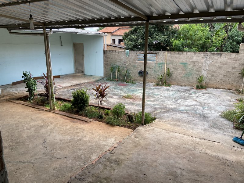 Casa à venda Vila Queiroz com 180m² e 3 quartos por R$ 280.000 - 1695724841-63a18374-e432-4c44-ad31-38984e096ed3.jpeg