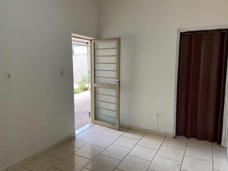 Casa à venda Vila Queiroz com 180m² e 3 quartos por R$ 280.000 - 371116163-4a293c1a-3d11-497b-82a7-85da4274b9ee.jpeg