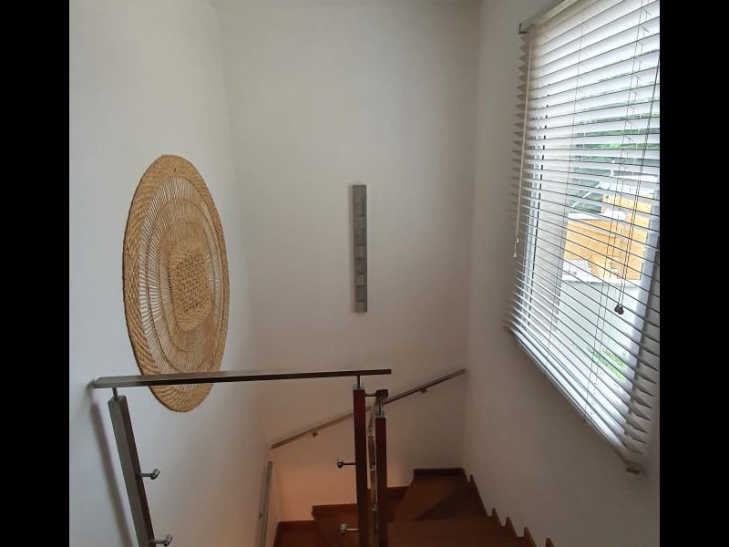 Casa de condomínio à venda Jardim Passargada I com 173m² e 3 quartos por R$ 1.500.000 - 81020809-16-acesso-ao-piso-superior.jpeg