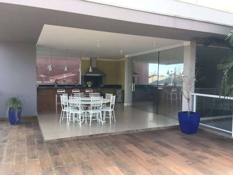 imóvel com 293m² - Parque Residencial Nova Holanda - Holambra