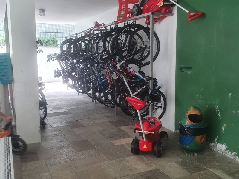Apartamento à venda Paraíso com 111m² e 2 quartos por R$ 750.000 - 403857276-bicicletario-do-predio.jpg