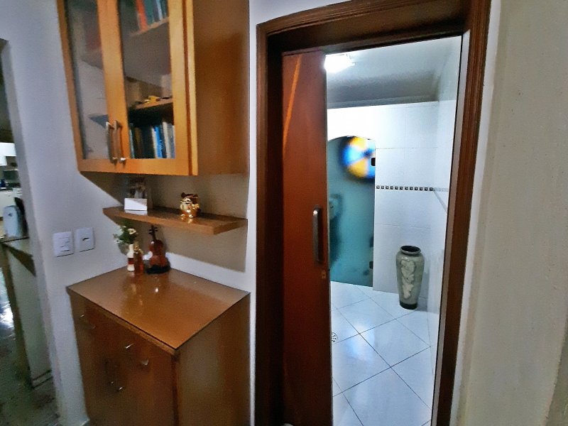 Casa à venda Jardim São José (Zona Norte) com 210m² e 3 quartos por R$ 1.200.000 - 1556714614-banheiro-embaixo-estante.jpg