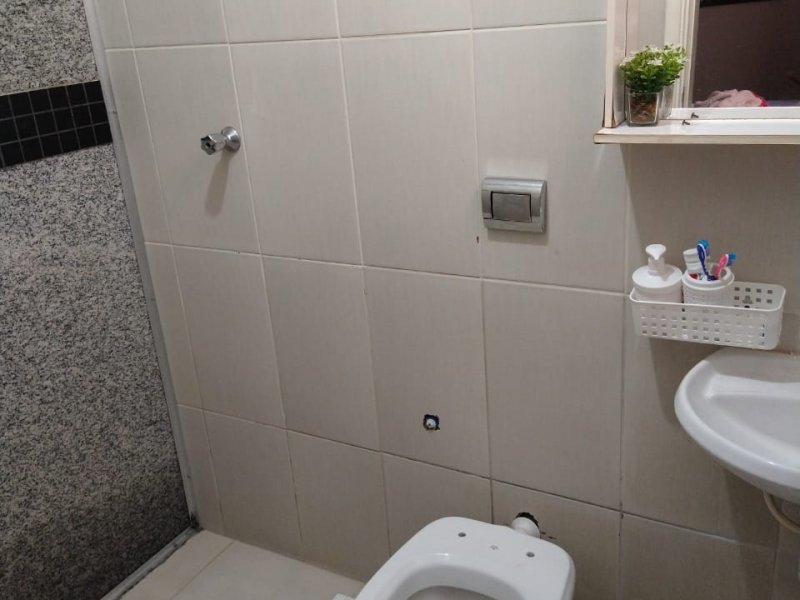 Casa à venda Jardim Graminha 2 com 125m² e 2 quartos por R$ 28.000.000 - 1017207803-banho-suite.jpeg