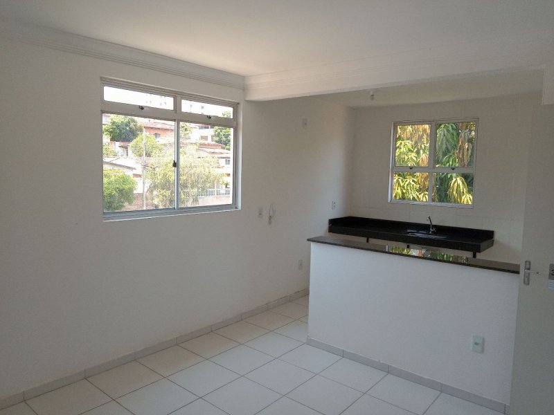 Apartamento à venda Jardim das Piteiras com 57m² e 2 quartos por R$ 139.500 - 1065200165-sala-e-cozinha-americana.jpeg