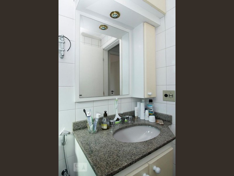 Apartamento à venda Água Branca com 69m² e 2 quartos por R$ 650.000 - 1572318759-banheiro-social-5a.jpg