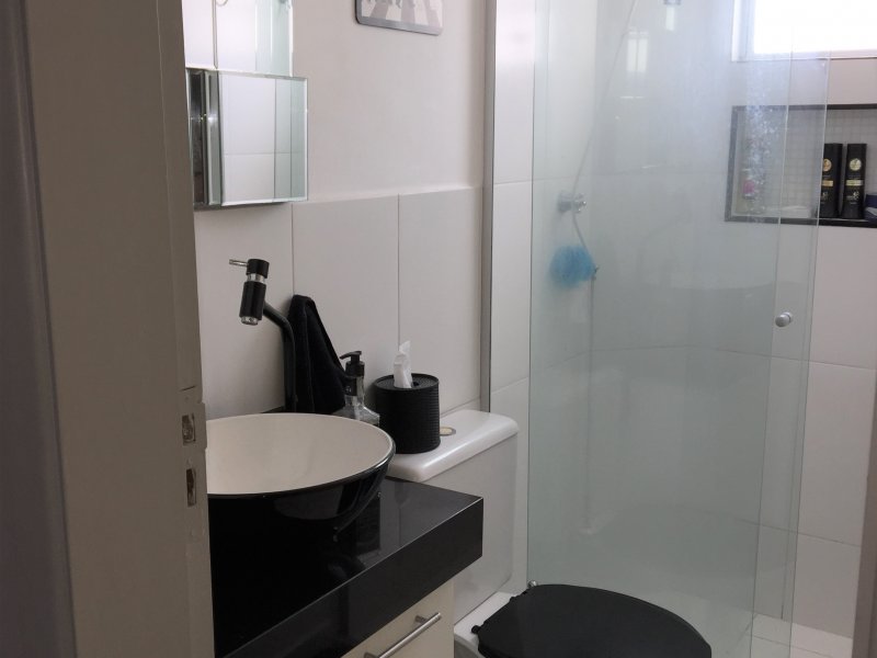 Apartamento à venda Parque Munhoz com 53m² e 2 quartos por R$ 250.000 - 1372882045-banheiro-a.JPG