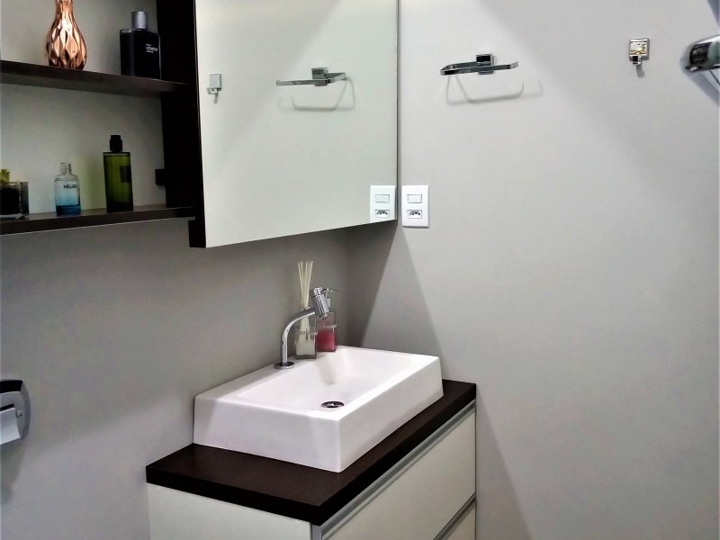 Apartamento à venda Nonoai com 60m² e 2 quartos por R$ 289.900 - 1973864660-08-banheiro.jpg