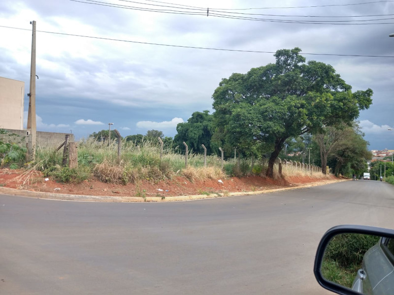 imóvel com 3600m² - Parque Independência - Cosmopolis