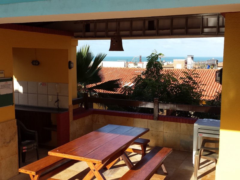 Apartamento à venda Porto das Dunas com 130m² e 3 quartos por R$ 400.000 - 1688091998-deck.jpg