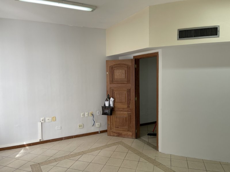 Comercial à venda Centro com 40m² e 1 quarto por R$ 85.000 - 1411206484-img-0909.JPG
