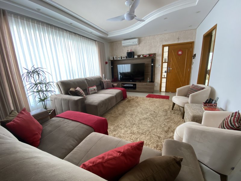 Casa à venda Jardim Bandeirantes com 220m² e 3 quartos por R$ 695.000 - 1333132394-52fea20f-0c0a-4cf5-9030-e68c538c0617.jpeg