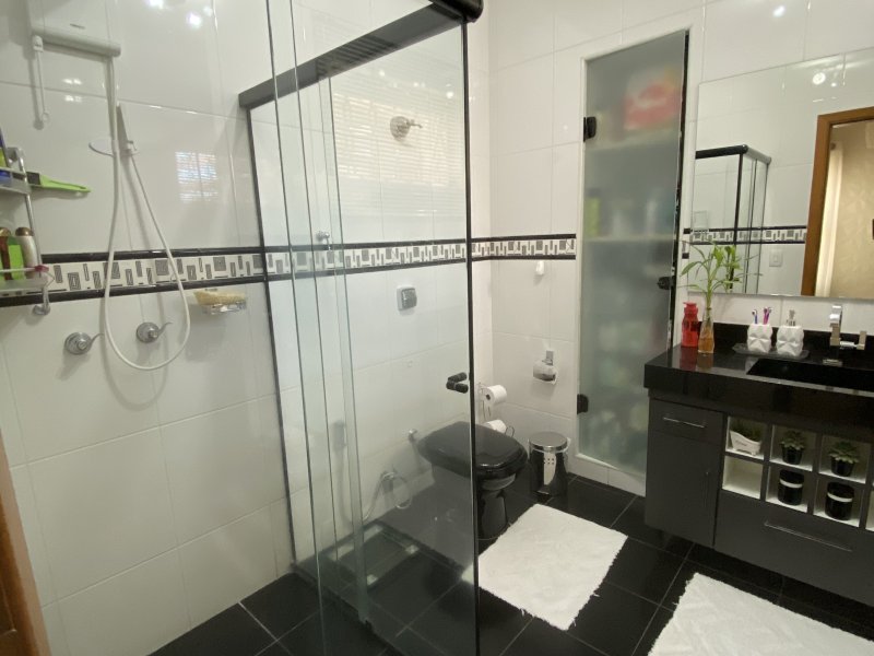 Casa à venda Jardim Bandeirantes com 220m² e 3 quartos por R$ 695.000 - 1476902094-75a00982-b31b-464a-a838-be12e7a46583.jpeg